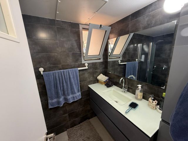 דירה, עוזי חיטמן, משכנות האומנים, קרית מוצקין