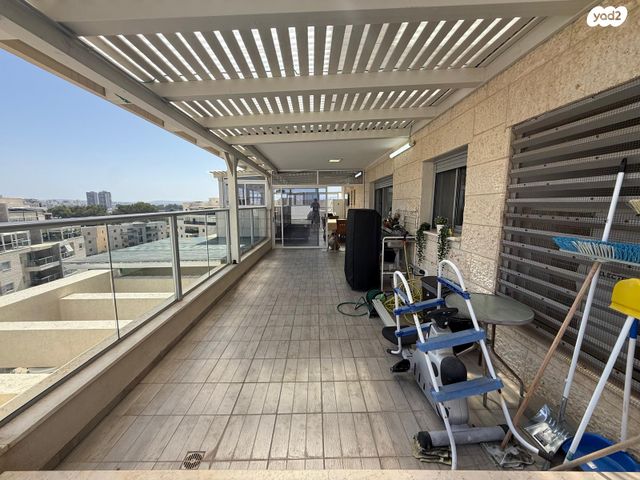 גג/ פנטהאוז, עוזי חיטמן, משכנות האומנים, קרית מוצקין