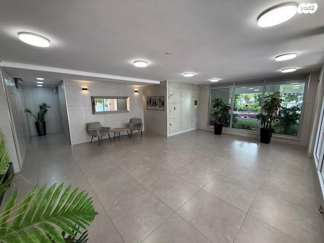 גג/ פנטהאוז, עוזי חיטמן, משכנות האומנים, קרית מוצקין