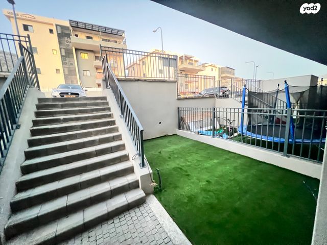 דירת גן, עץ המשאלות, אדמית / יערית, שלומי