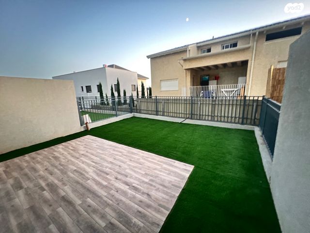 דירת גן, עץ המשאלות, אדמית / יערית, שלומי