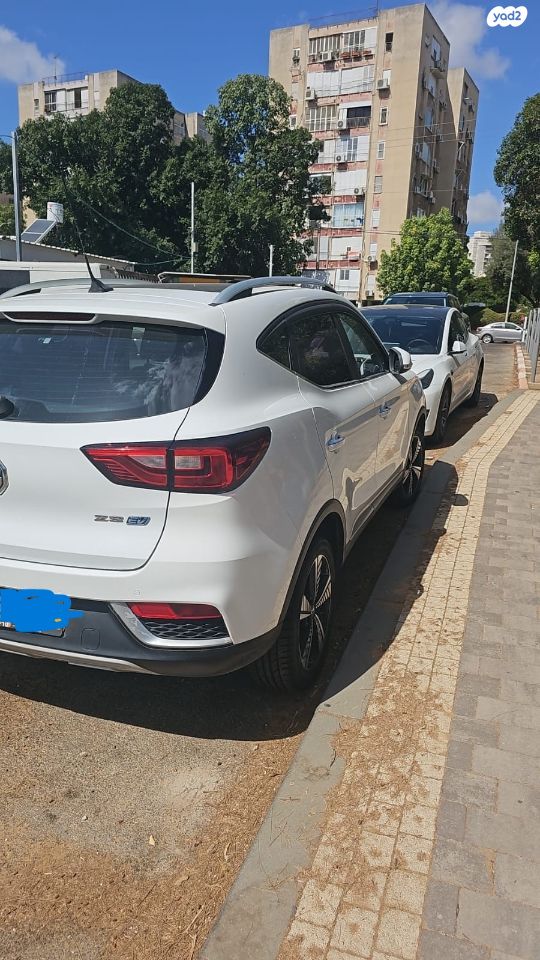 מודעת רכב אם ג'י ZS