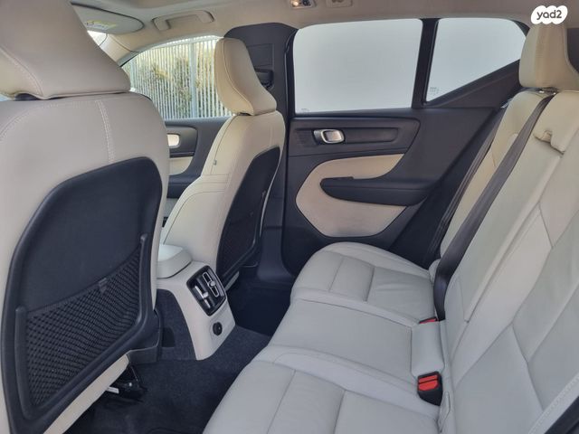 וולוו XC40