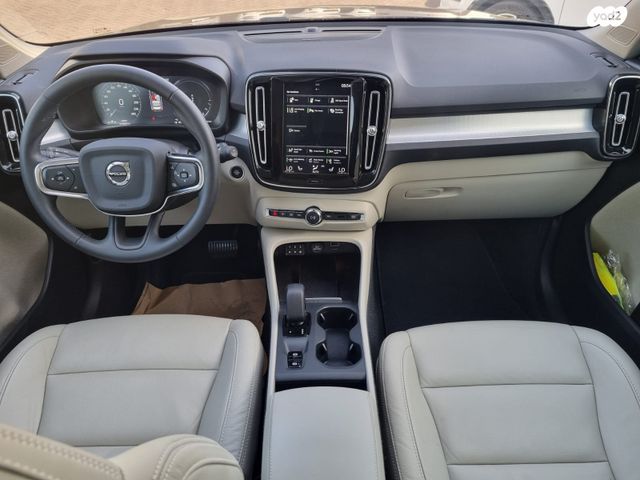 וולוו XC40