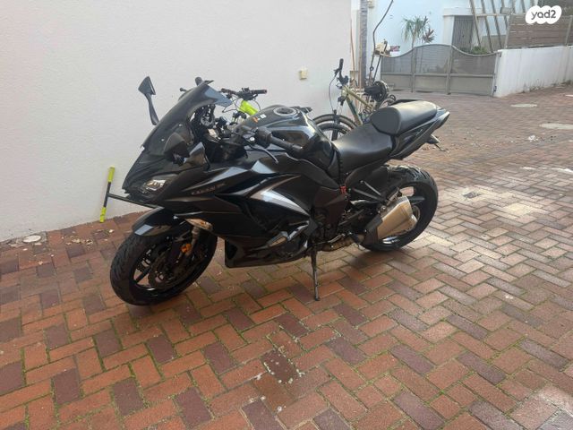 קאוואסאקי Z1000SX