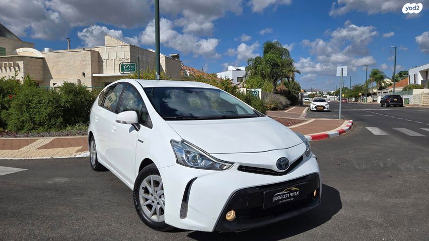 טויוטה פריוס פלוס
