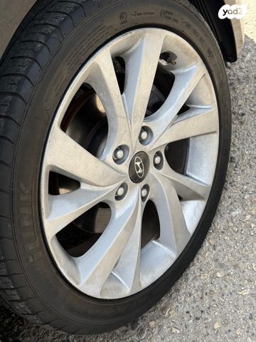 יונדאי ולוסטר