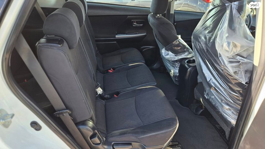 טויוטה פריוס פלוס