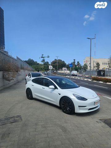 מודעת רכב טסלה מודל 3