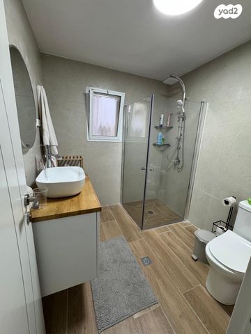 דו משפחתי, יסמין 1, מורד ההר, שלומי