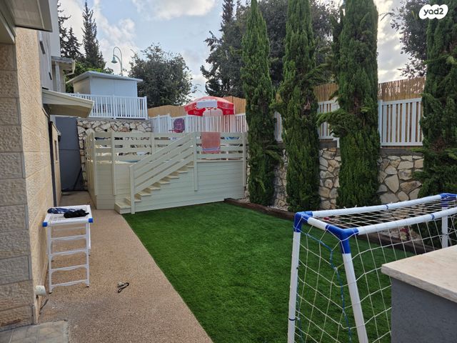 דו משפחתי, יסמין 1, מורד ההר, שלומי