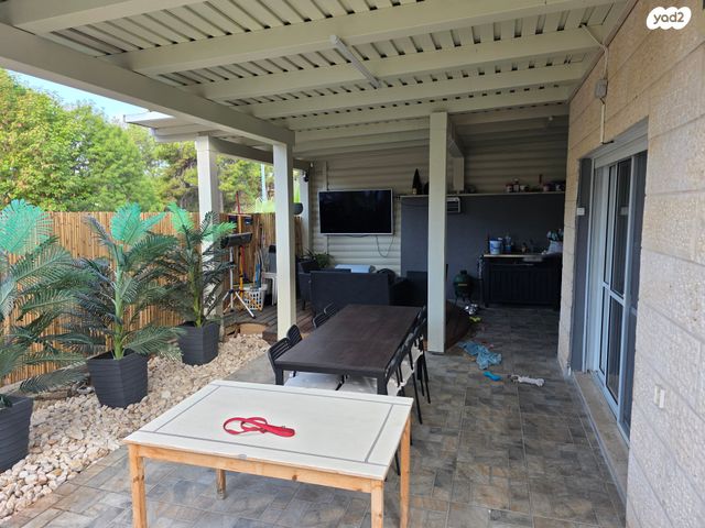 דו משפחתי, יסמין 1, מורד ההר, שלומי