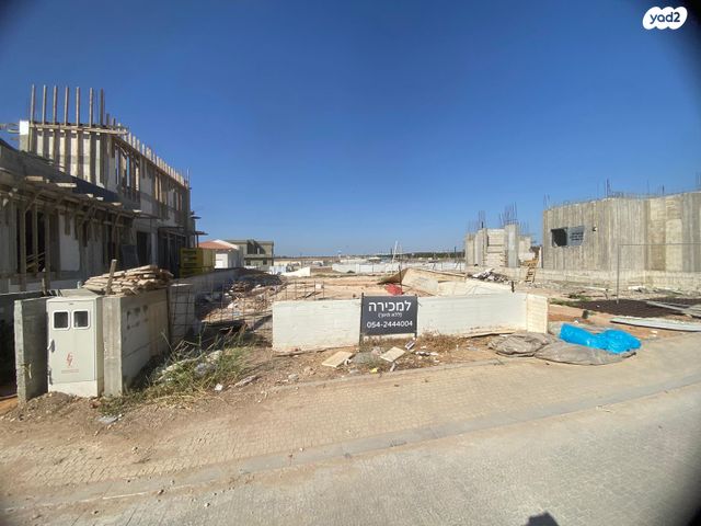 מגרשים, דרך הפרדס 1, מאור, מאור