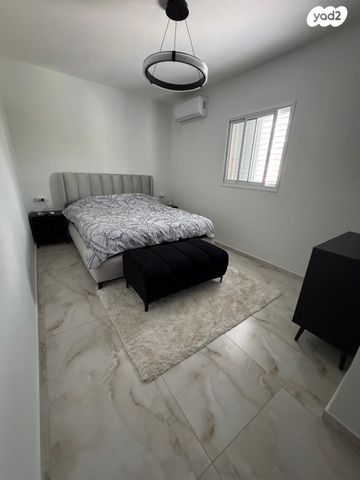 דו משפחתי, יסמין 1, מורד ההר, שלומי