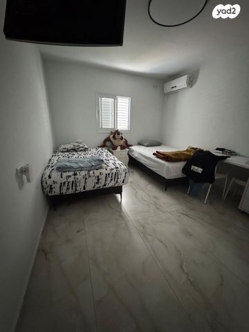 דו משפחתי, יסמין 1, מורד ההר, שלומי