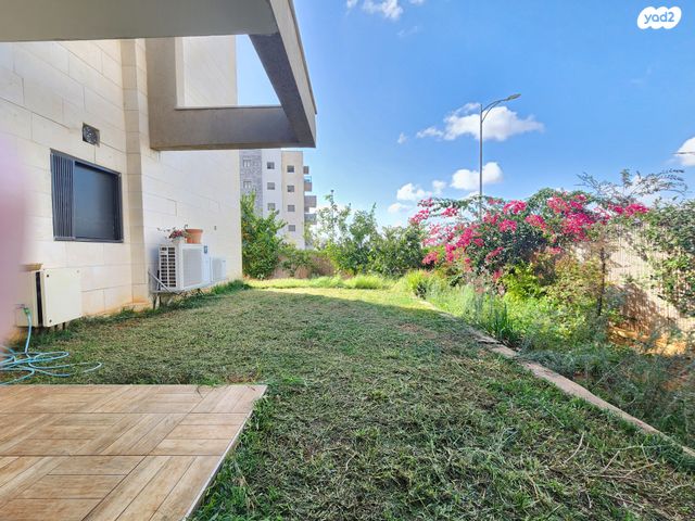 דירת גן, אבני חן, חריש