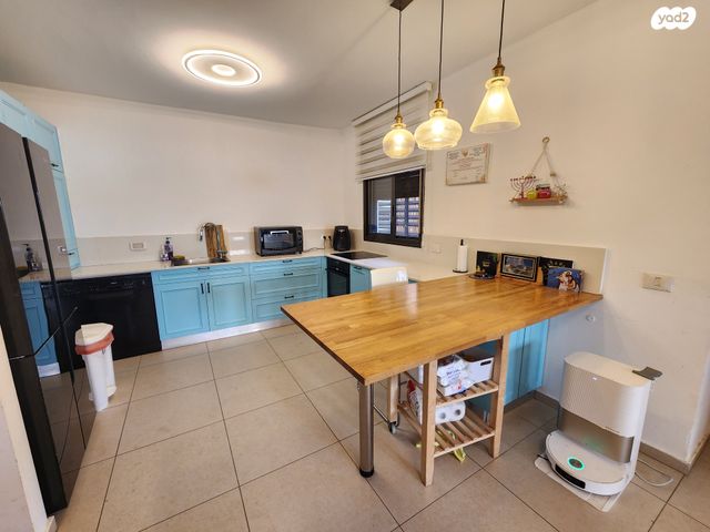 דירת גן, אבני חן, חריש