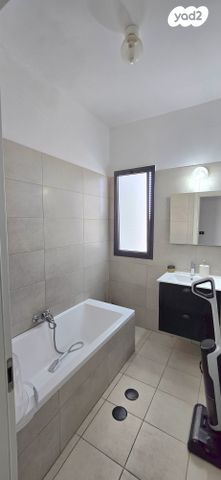 גג/ פנטהאוז, י"ד הבנים 7, כפר גנים ב, פתח תקווה