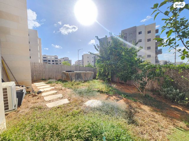 דירת גן, אבני חן, חריש