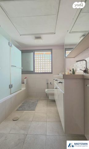 דירה, ד"ר משה סנה 31, הזמר העברי, כפר סבא