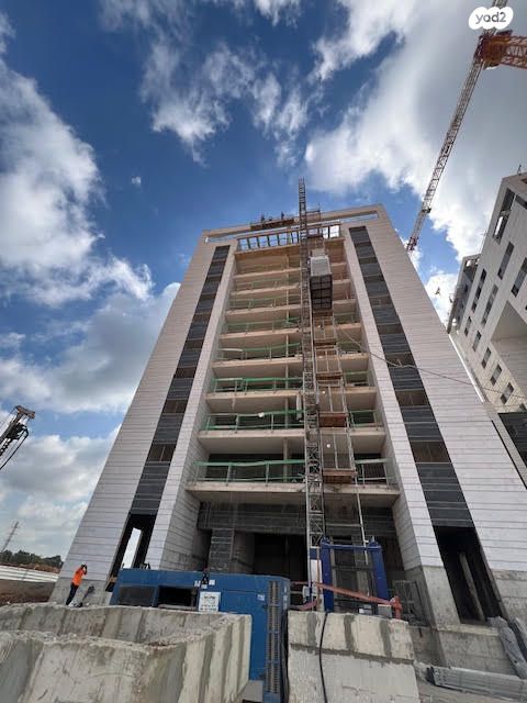 גג/ פנטהאוז, יהוד מונוסון