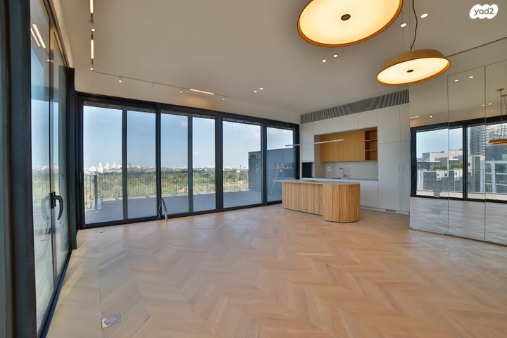 גג/ פנטהאוז, יהודית 1, חרוזים, רמת גן