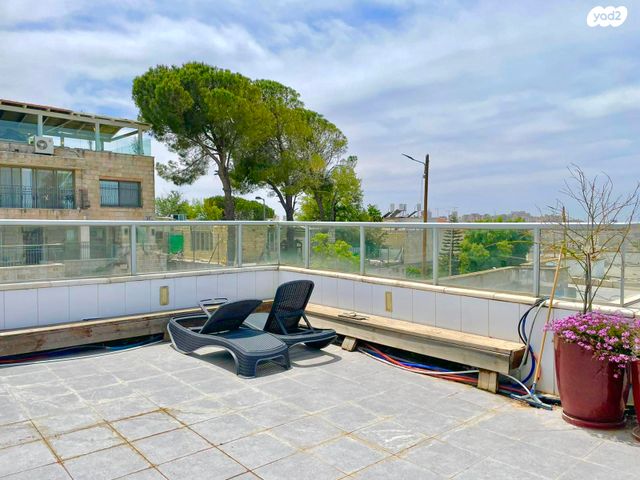 דו משפחתי, מדבר סיני, גבעת המבתר, ירושלים