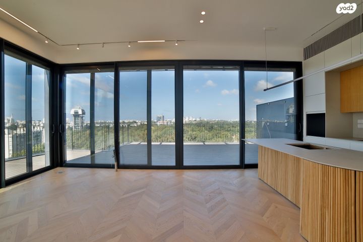 גג/ פנטהאוז, יהודית 1, חרוזים, רמת גן