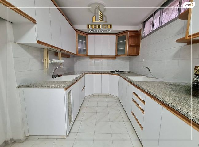 דירת גן, השופר, כלי שיר, מעלה אדומים