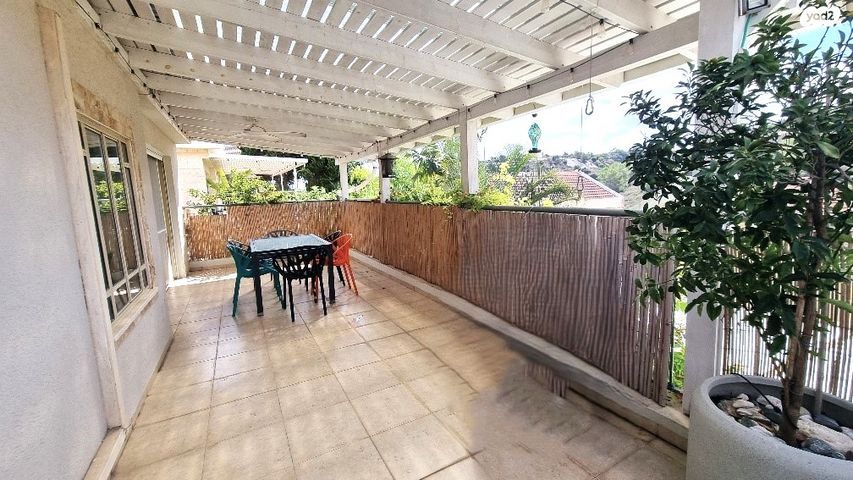 דו משפחתי, גבעת אלונים, יקנעם עילית