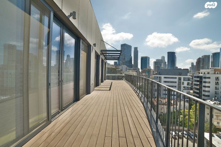 גג/ פנטהאוז, יהודית 1, חרוזים, רמת גן