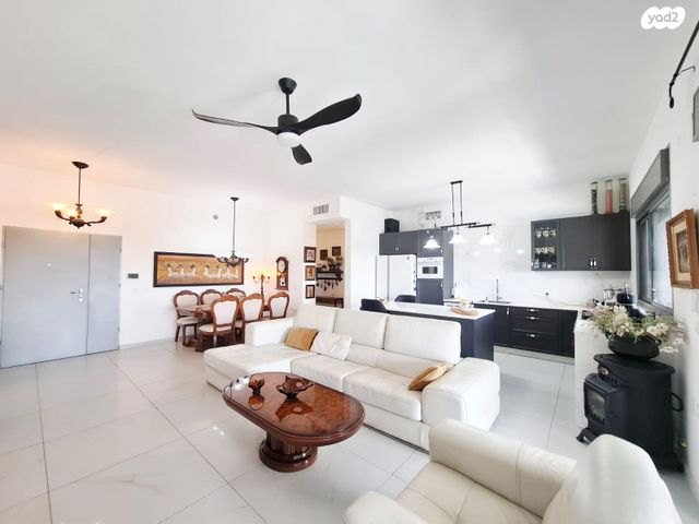 גג/ פנטהאוז, אהבת אדם, שרונה, כפר יונה