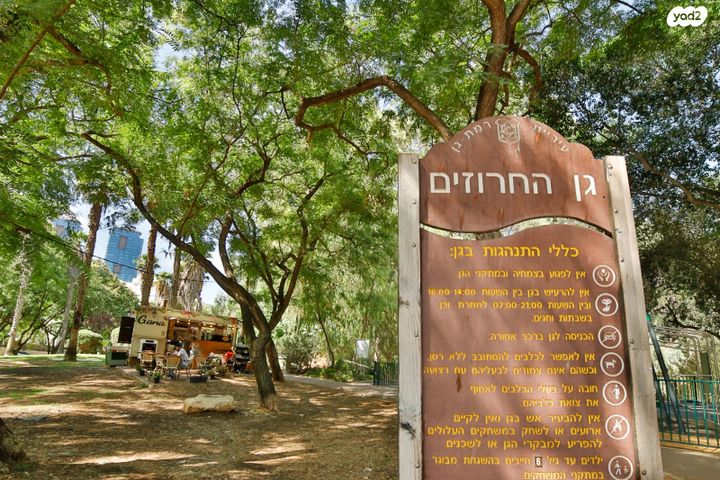 גג/ פנטהאוז, יהודית 1, חרוזים, רמת גן