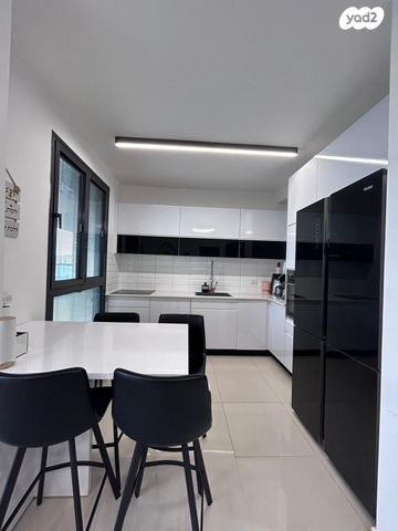 דירה, הרב ניסנבאום 37, בת ים