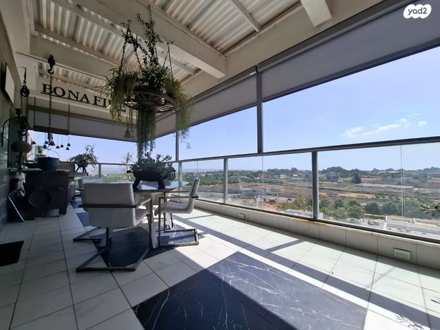 גג/ פנטהאוז, אהבת אדם, שרונה, כפר יונה