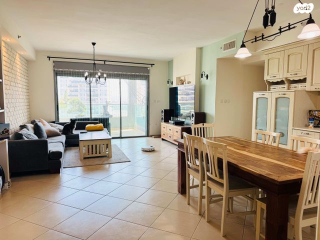 דירה, משה סנה, הדר המושבות החדשה / אם המושבות החדשה, פתח תקווה