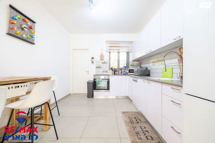 דירה, נילס בוהר, פסגות אפק, ראש העין