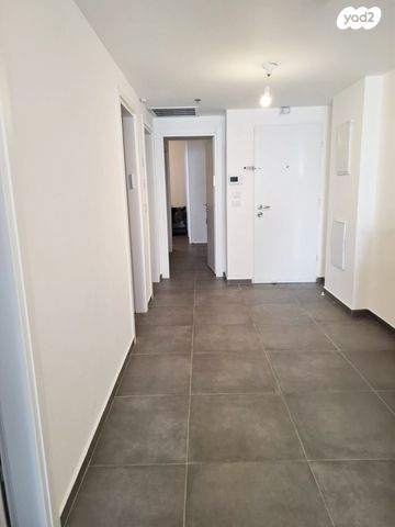 דירה, ארלוזורוב 69, עצמאות יוספטל, בת ים