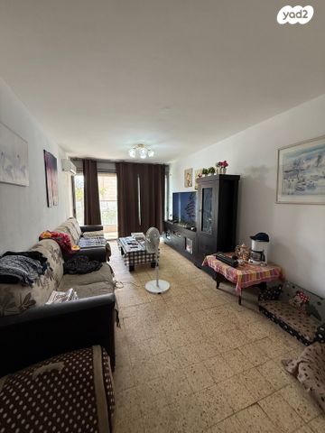 דירה, שדרות ביאליק 8, קרית ים א', קרית ים