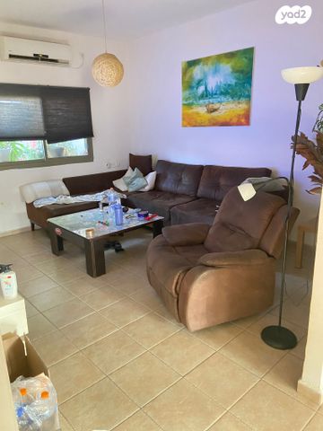 דו משפחתי, ברנדייס, חדרה