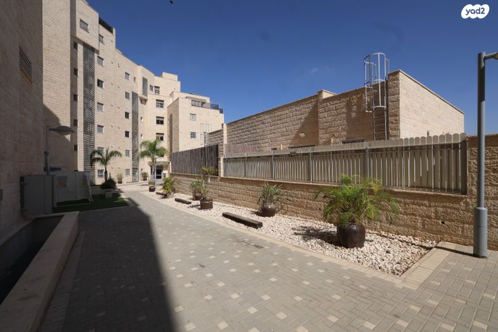 גג/ פנטהאוז, אוסקר שינדלר, רמות הרכס, באר שבע