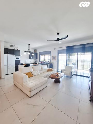 גג/ פנטהאוז, אהבת אדם, שרונה, כפר יונה