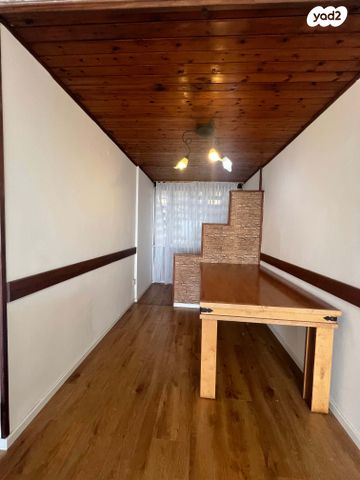 דירה, אדמונד פלג, חיפה