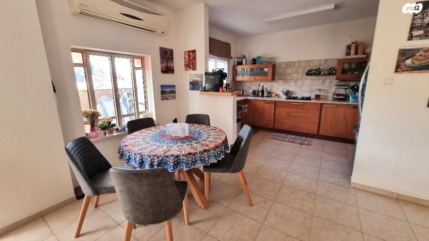 דו משפחתי, גבעת אלונים, יקנעם עילית