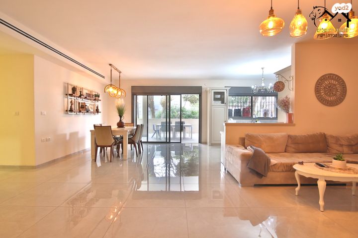 דירת גן, שדרות בורוכוב 21, מרכז העיר, קרית אתא