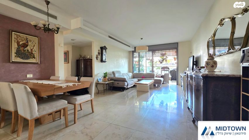 דירה, ד"ר משה סנה 31, הזמר העברי, כפר סבא