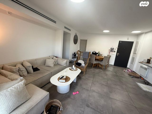 דירה, אדמונד סחייק, מלחה, מנחת, ירושלים