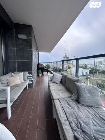 דירה, הרב ניסנבאום 37, בת ים