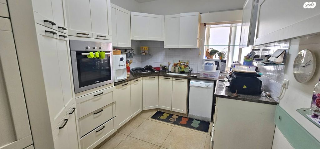 דירה, הפרחים, כפר סבא