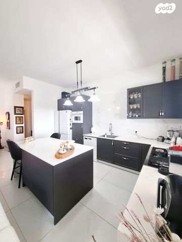 גג/ פנטהאוז, אהבת אדם, שרונה, כפר יונה